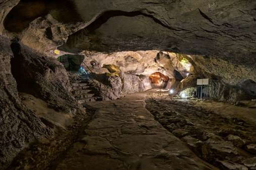 La primera evidencia de humanos modernos en Europa descubierta en una cueva búlgara
